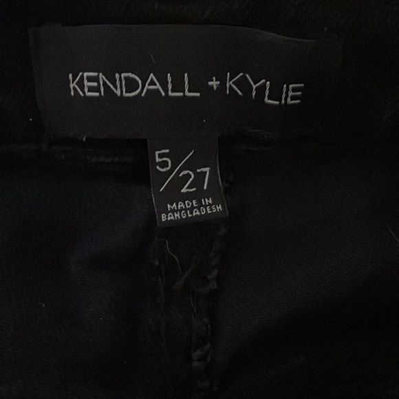 Black distressed Jean short shorts.  The icon short - Picture 5 of 5